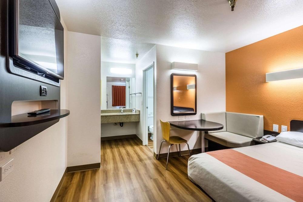 Motel 6-Kirkland, Wa - North Кіркленд Екстер'єр фото