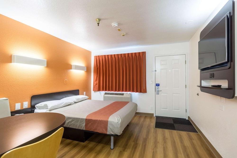 Motel 6-Kirkland, Wa - North Кіркленд Екстер'єр фото
