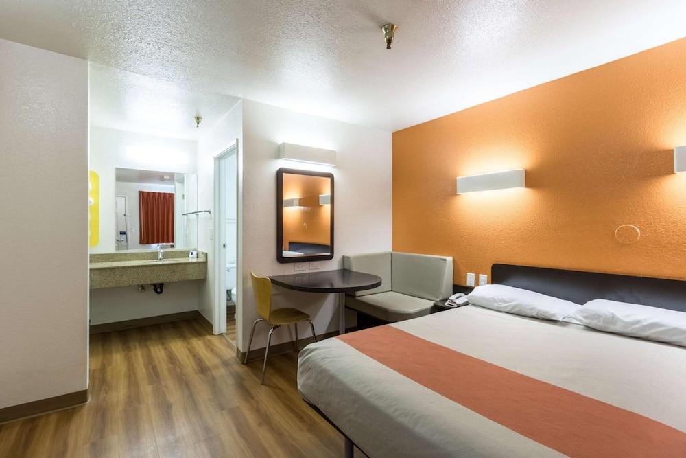 Motel 6-Kirkland, Wa - North Кіркленд Екстер'єр фото
